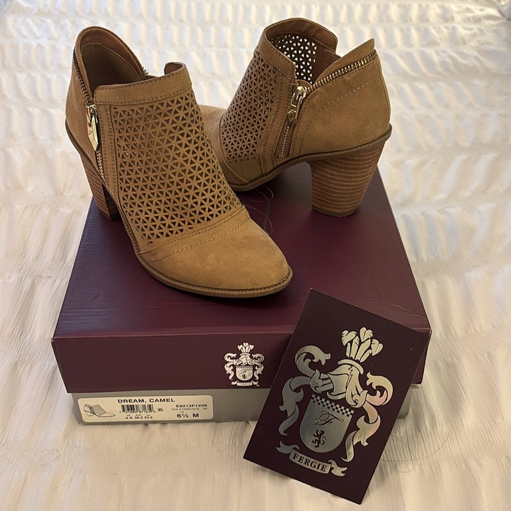Fergie Dream ankle boots - size 6.5